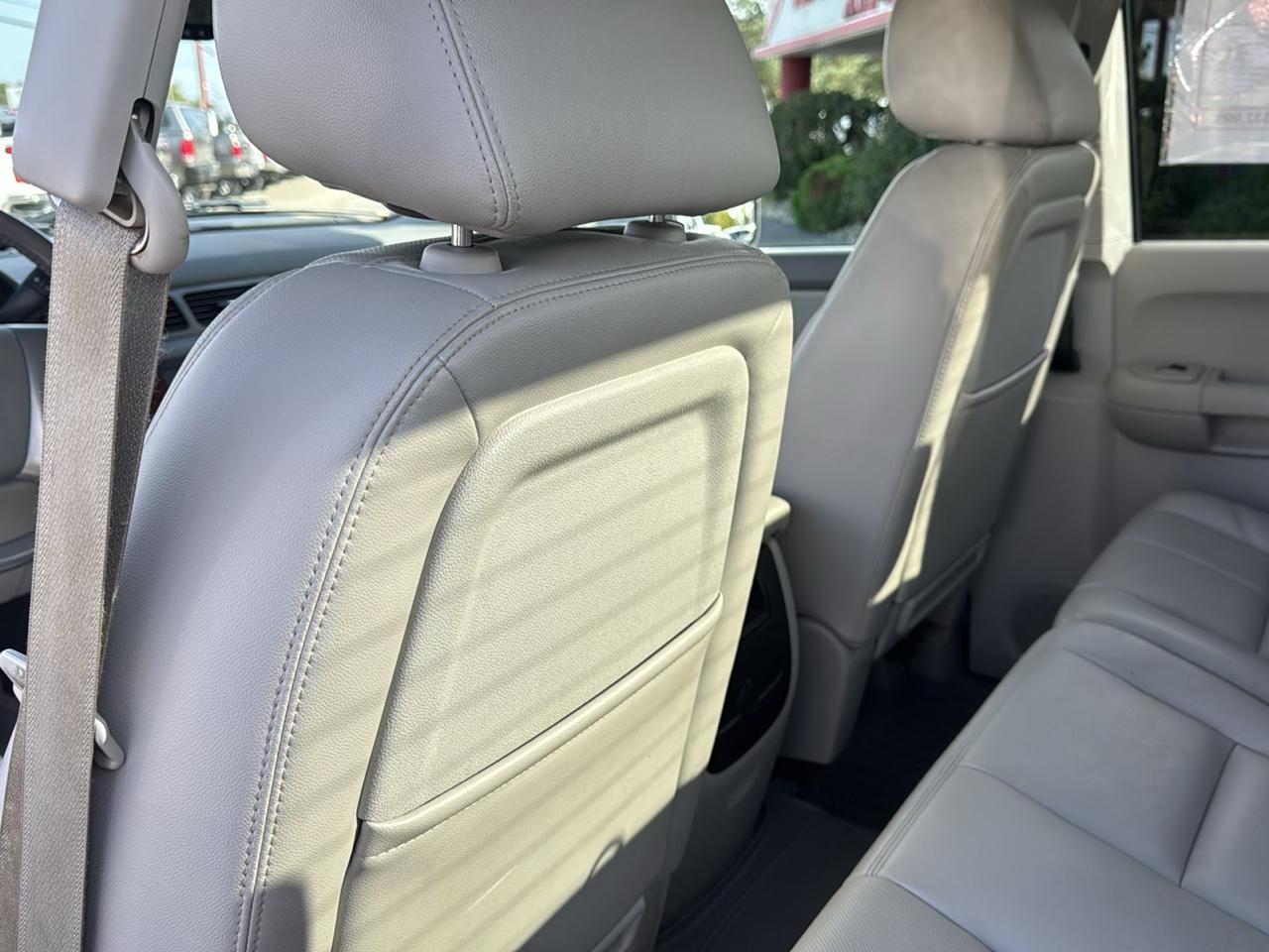 Chevrolet Silverado 3500HD 4WD Ext Cab 158.2" LTZ 2012