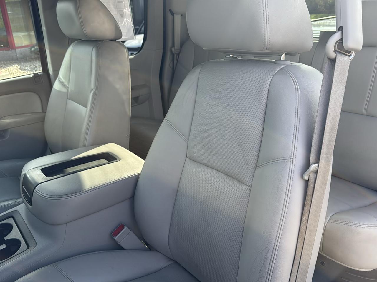 Chevrolet Silverado 3500HD 4WD Ext Cab 158.2" LTZ 2012
