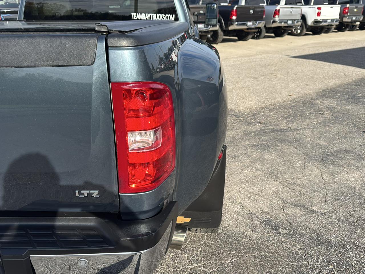 Chevrolet Silverado 3500HD 4WD Ext Cab 158.2" LTZ 2012