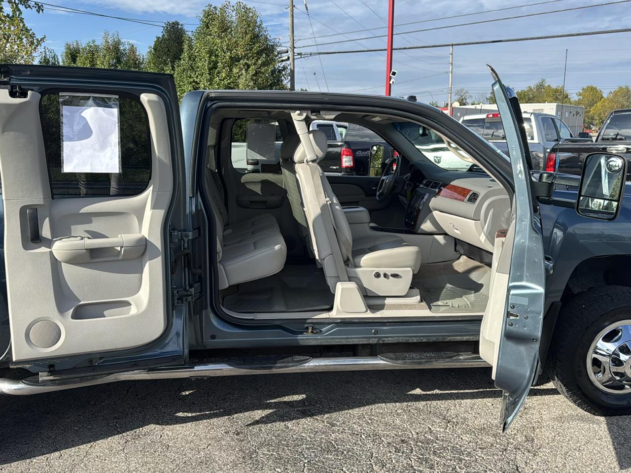Chevrolet Silverado 3500HD 4WD Ext Cab 158.2" LTZ 2012