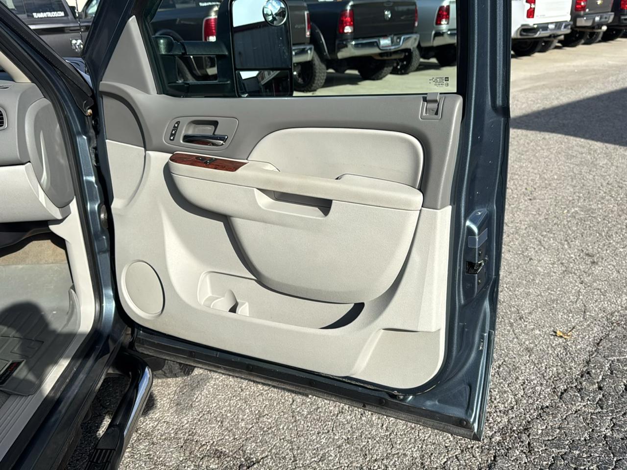 Chevrolet Silverado 3500HD 4WD Ext Cab 158.2" LTZ 2012
