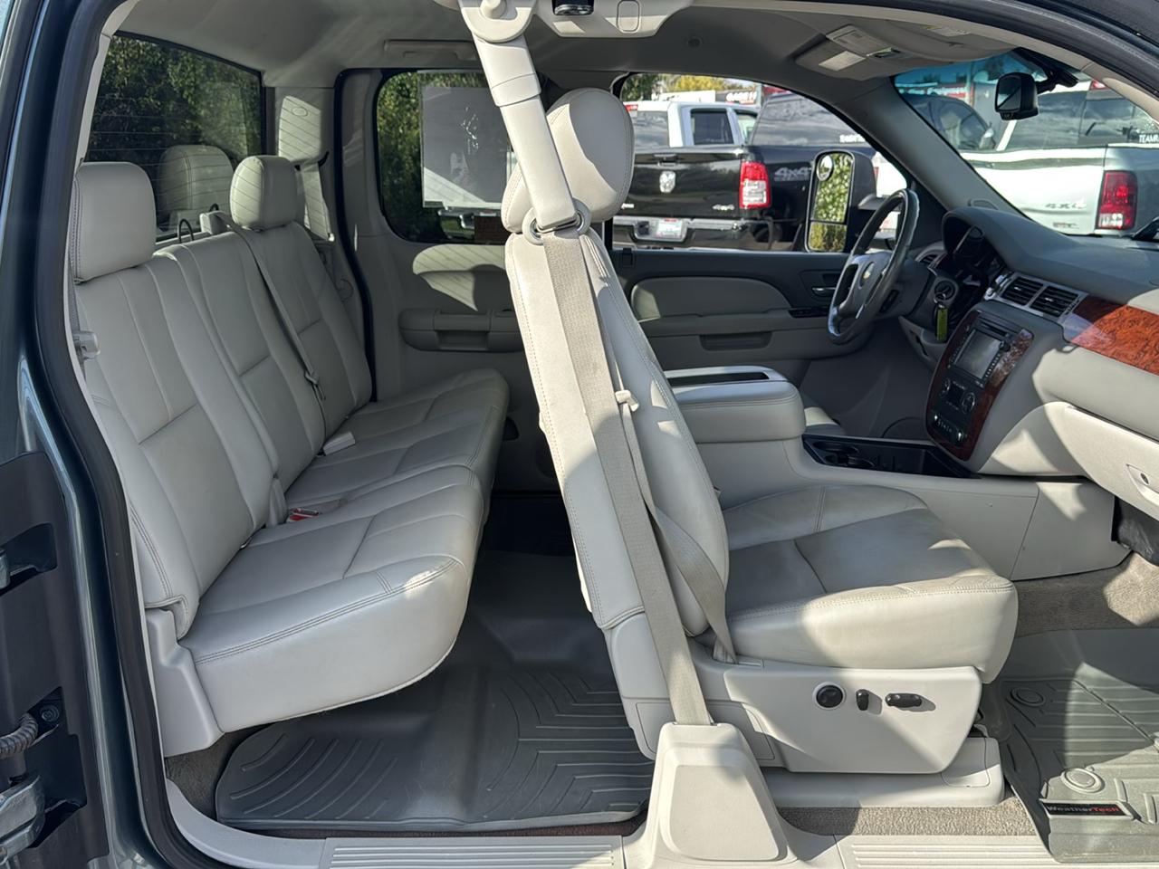Chevrolet Silverado 3500HD 4WD Ext Cab 158.2" LTZ 2012