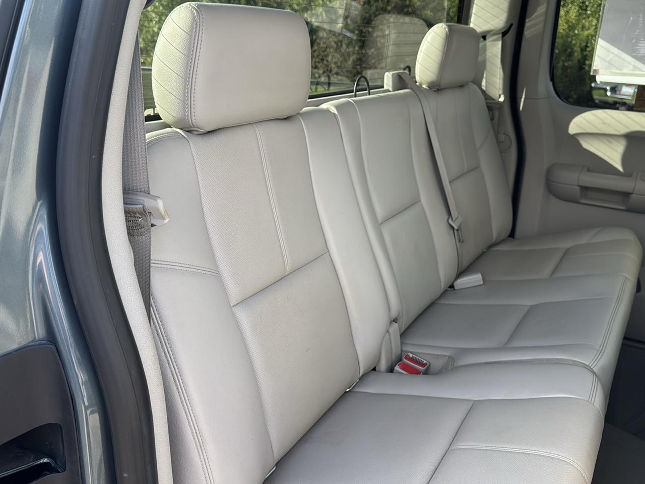 Chevrolet Silverado 3500HD 4WD Ext Cab 158.2" LTZ 2012