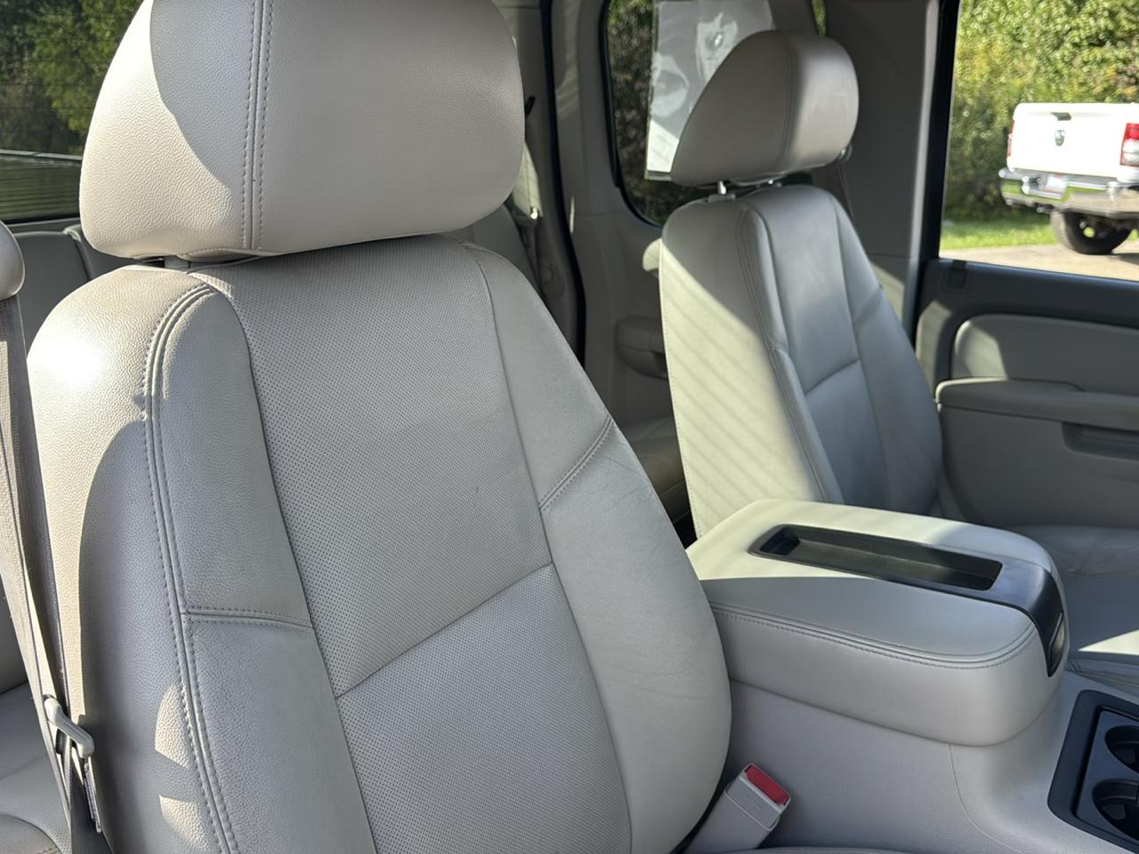 Chevrolet Silverado 3500HD 4WD Ext Cab 158.2" LTZ 2012