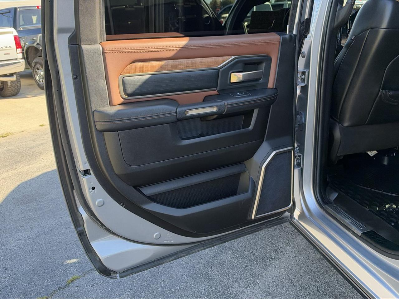 RAM 2500 Longhorn 4x4 Crew Cab 6'4" Box 2019
