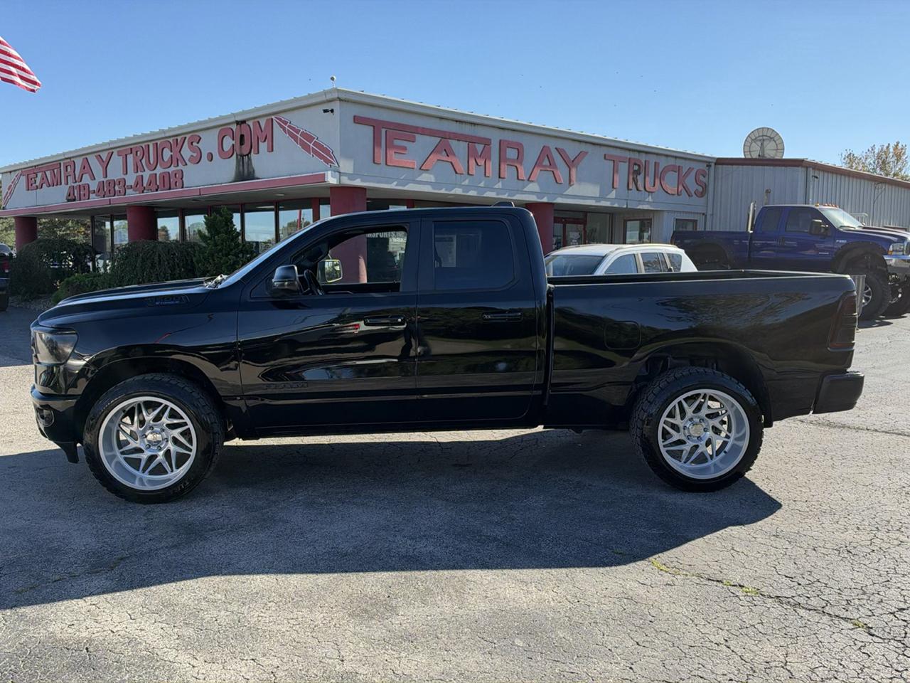 RAM 1500 Big Horn 4x4 Quad Cab 6'4" Box 2021