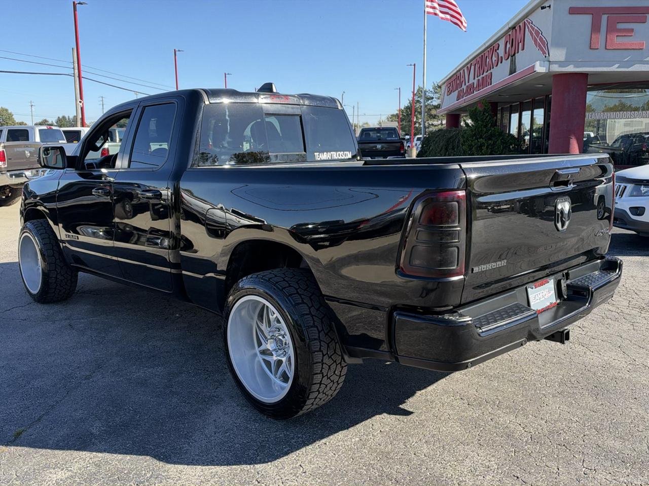 RAM 1500 Big Horn 4x4 Quad Cab 6'4" Box 2021