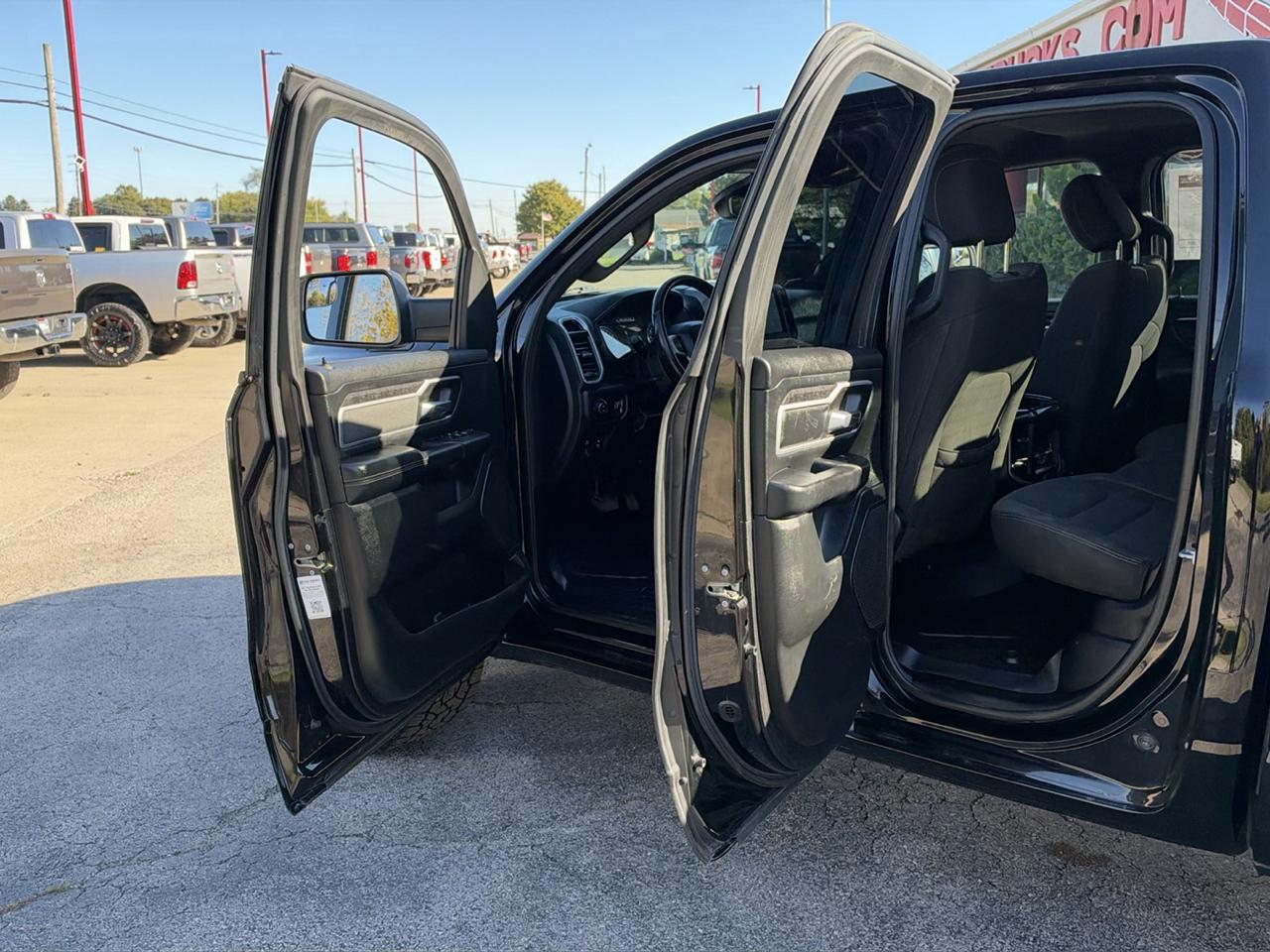 RAM 1500 Big Horn 4x4 Quad Cab 6'4" Box 2021