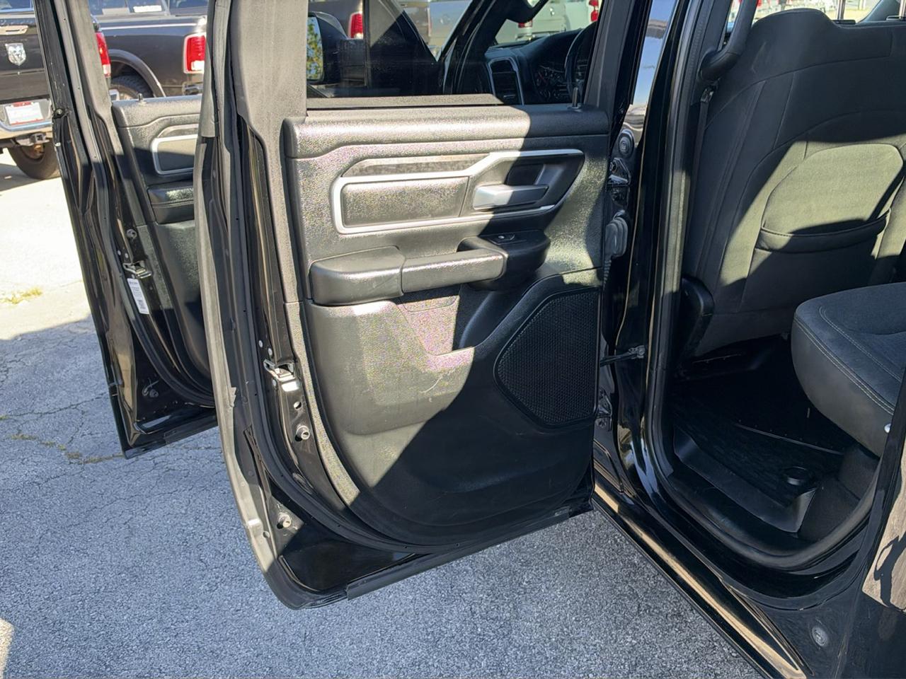 RAM 1500 Big Horn 4x4 Quad Cab 6'4" Box 2021