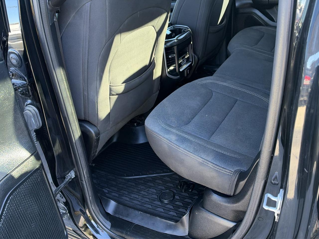 RAM 1500 Big Horn 4x4 Quad Cab 6'4" Box 2021