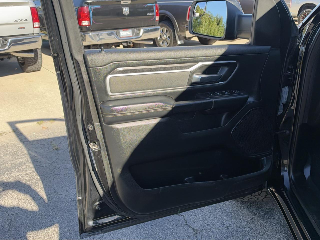 RAM 1500 Big Horn 4x4 Quad Cab 6'4" Box 2021