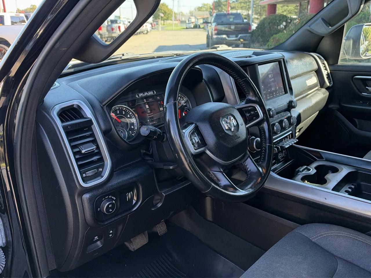 RAM 1500 Big Horn 4x4 Quad Cab 6'4" Box 2021