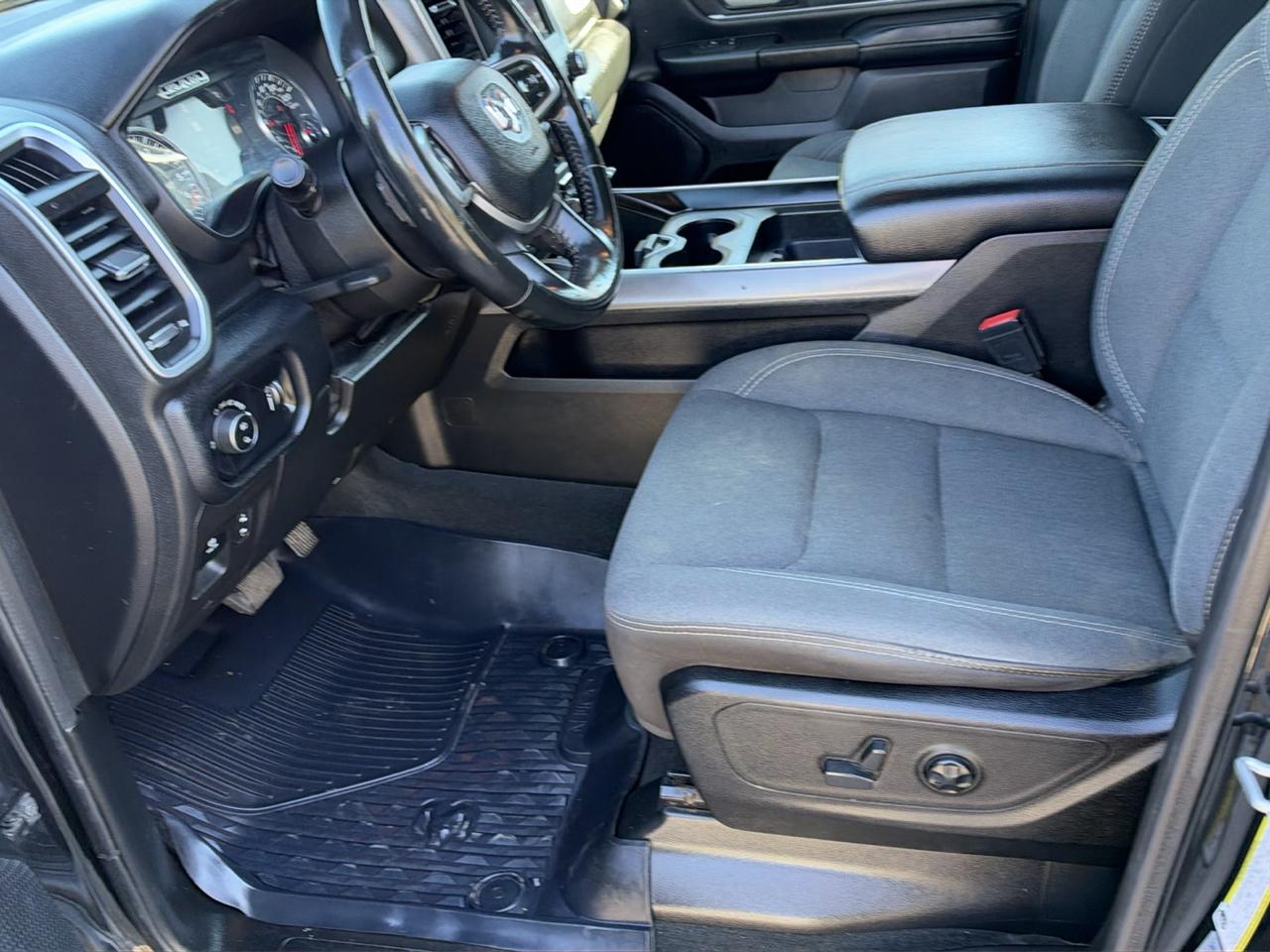RAM 1500 Big Horn 4x4 Quad Cab 6'4" Box 2021
