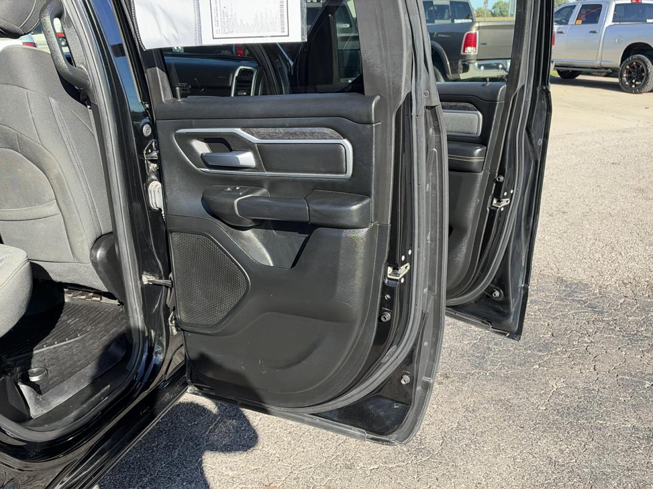 RAM 1500 Big Horn 4x4 Quad Cab 6'4" Box 2021