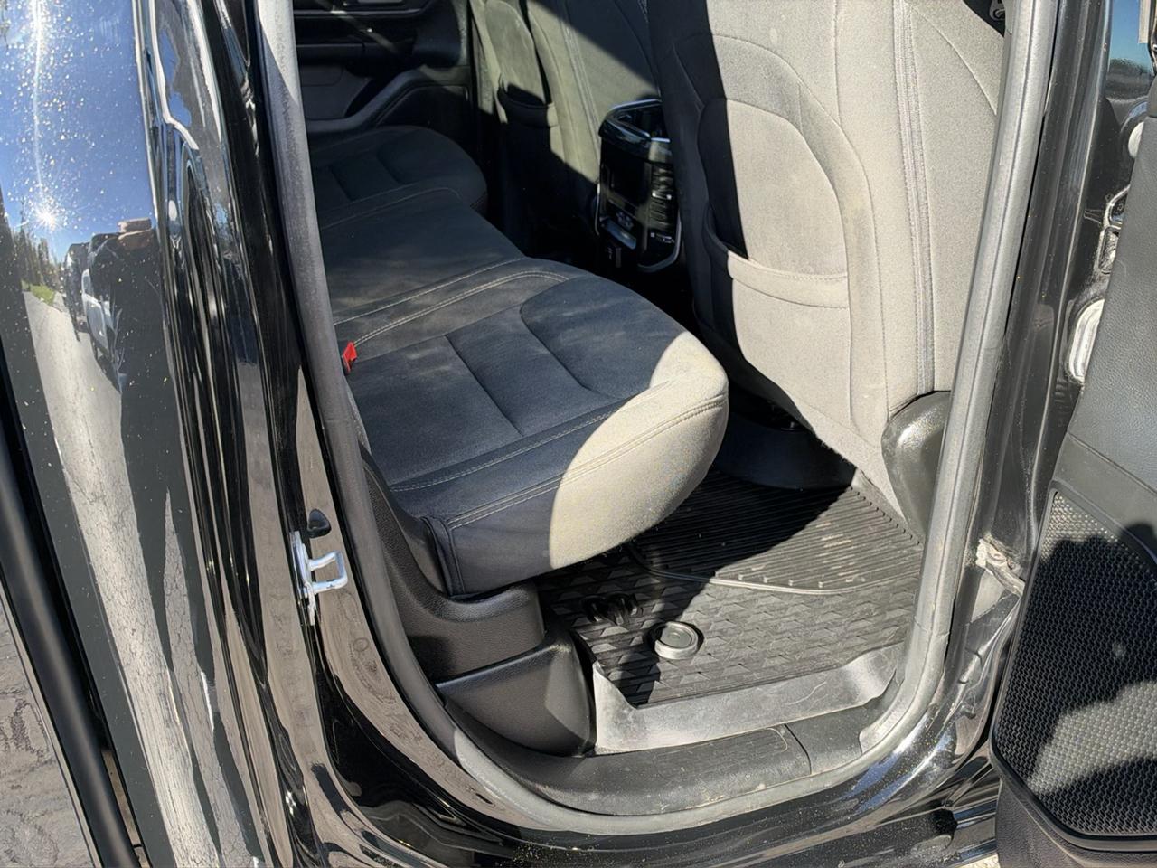 RAM 1500 Big Horn 4x4 Quad Cab 6'4" Box 2021