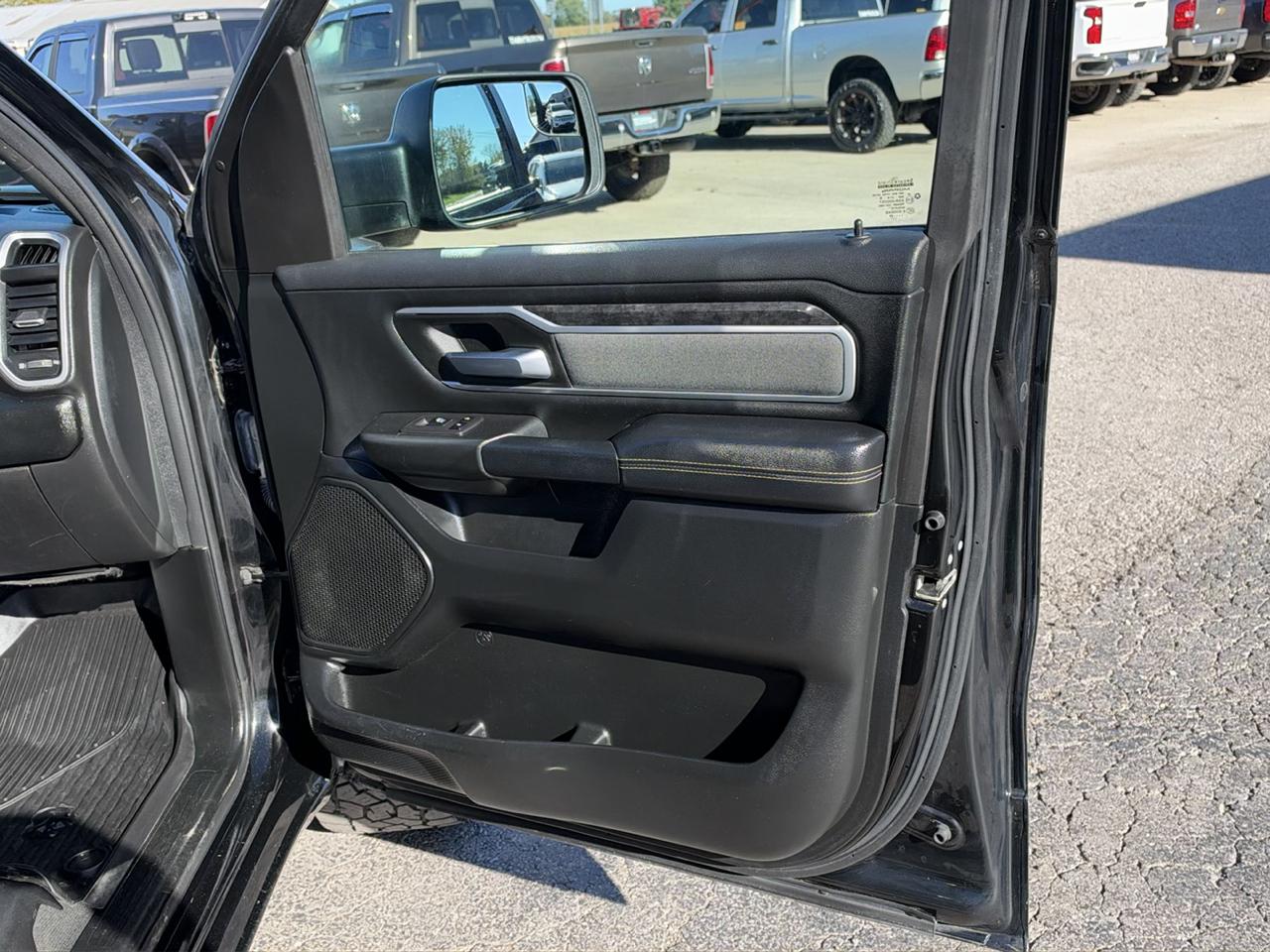 RAM 1500 Big Horn 4x4 Quad Cab 6'4" Box 2021