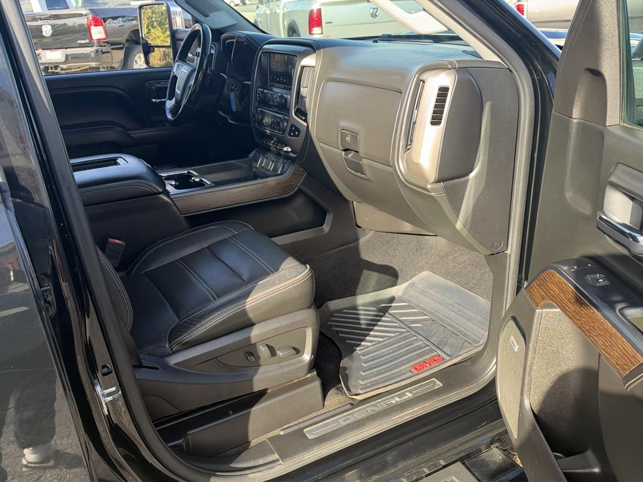 GMC Sierra 2500HD 4WD Crew Cab 153.7" Denali 2018