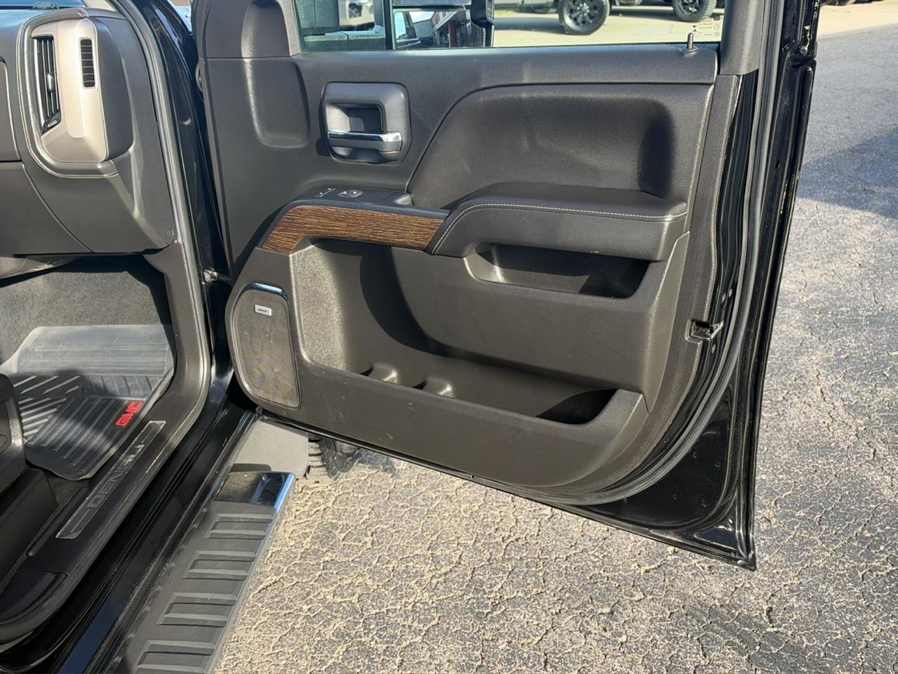 GMC Sierra 2500HD 4WD Crew Cab 153.7" Denali 2018