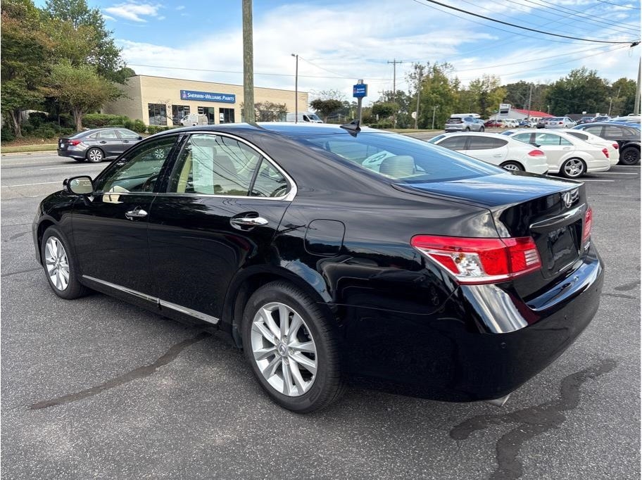 2011 Lexus ES 350 photo 2