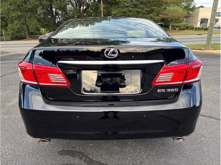 2011 Lexus ES 350 photo 3