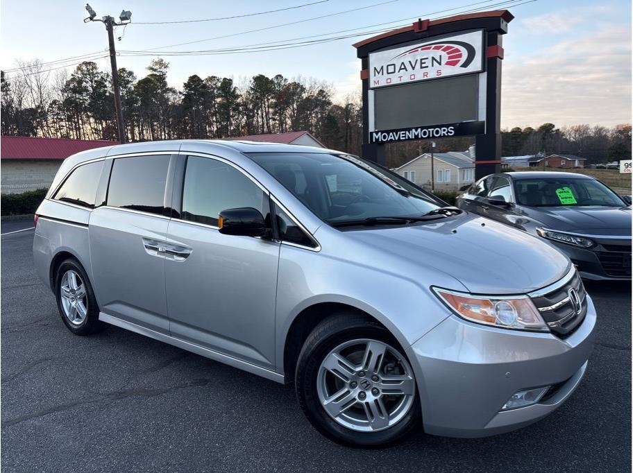 2013 Honda Odyssey Touring Minivan 4D
