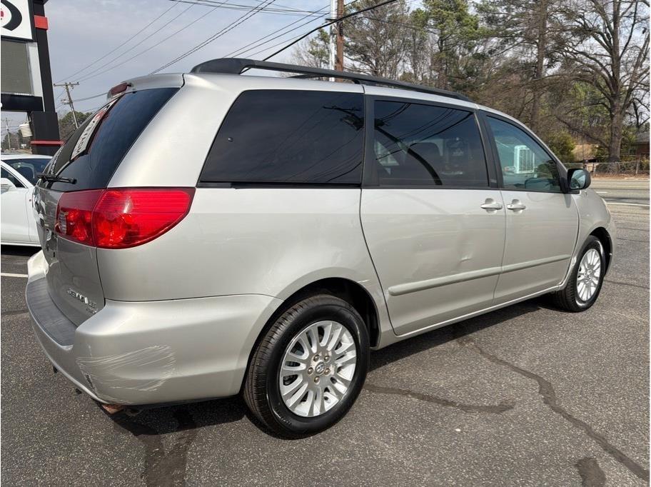 Toyota Sienna  2010