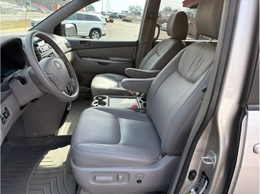 Toyota Sienna  2010