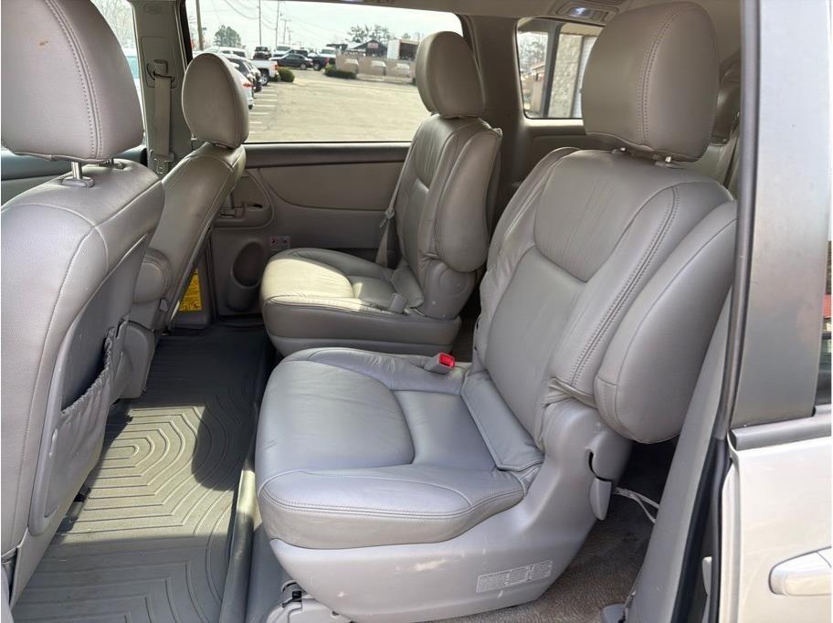 Toyota Sienna  2010