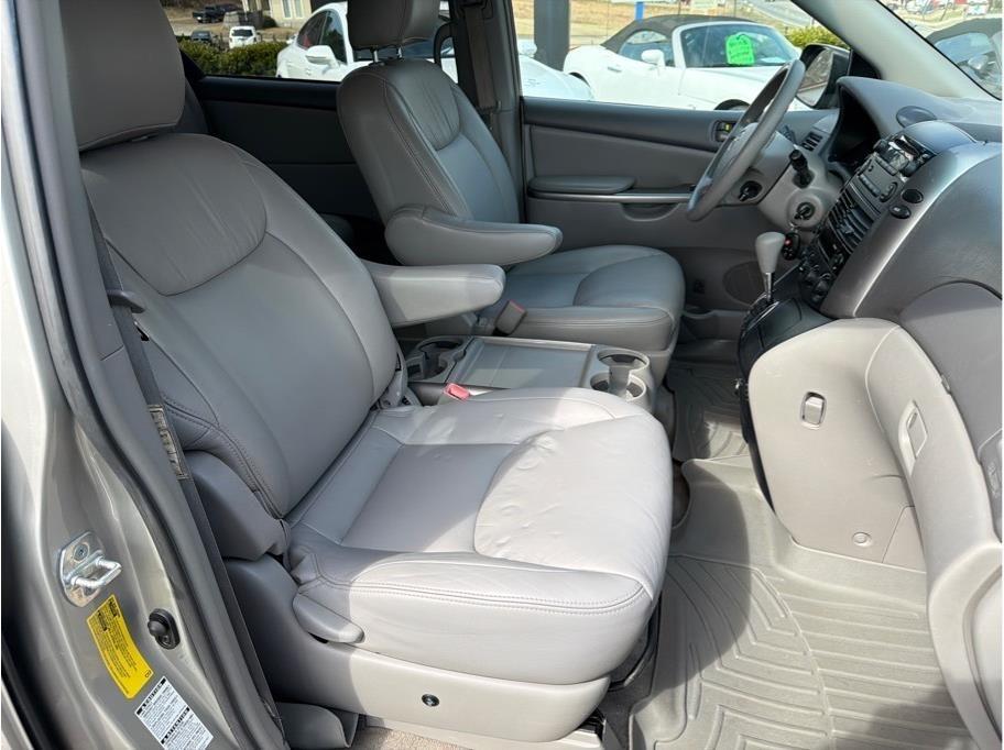Toyota Sienna  2010