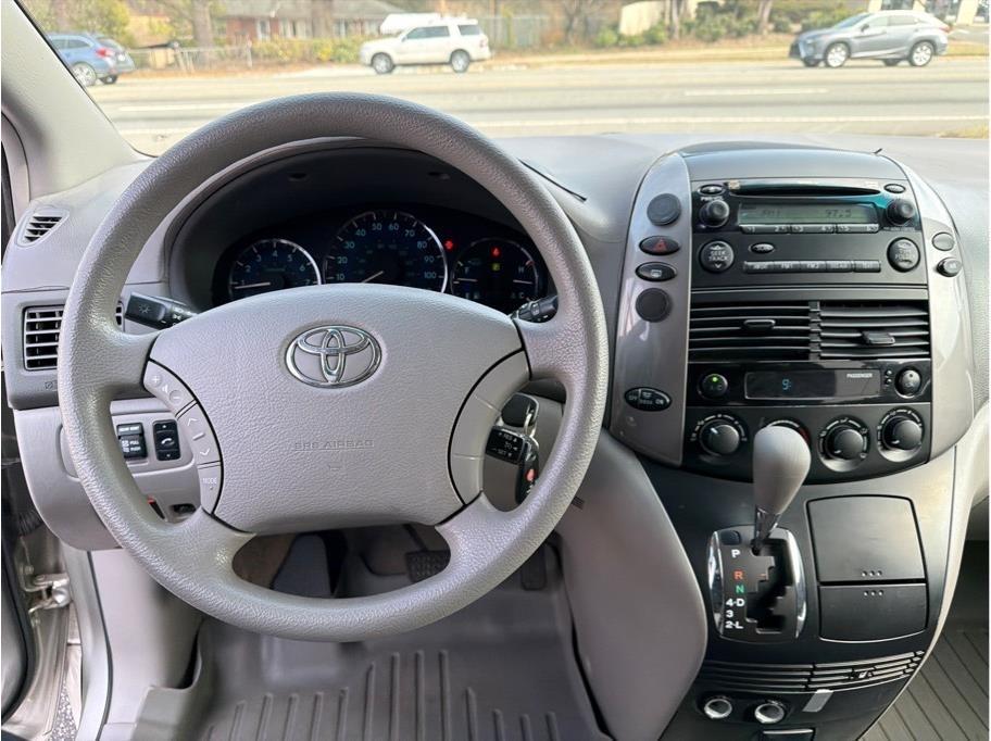 Toyota Sienna  2010