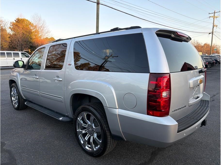 Chevrolet Suburban  2014