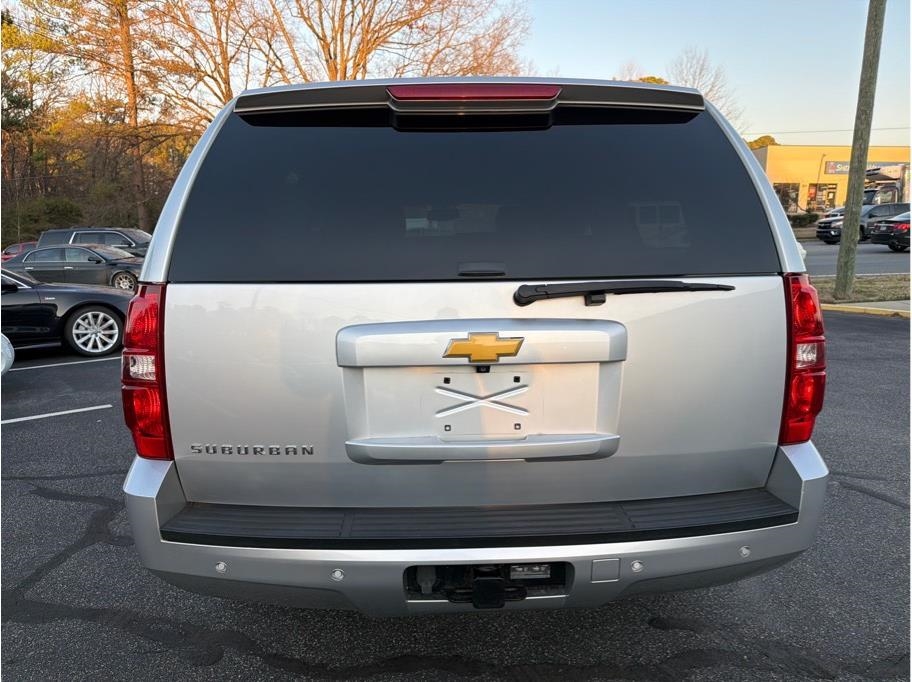 Chevrolet Suburban  2014