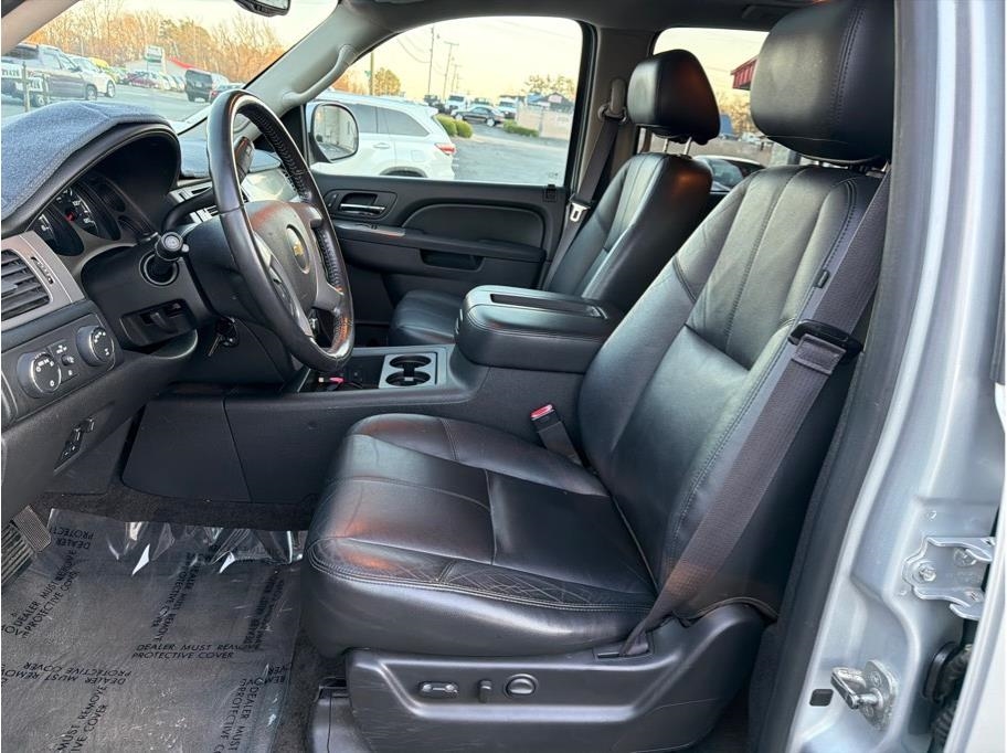 Chevrolet Suburban  2014