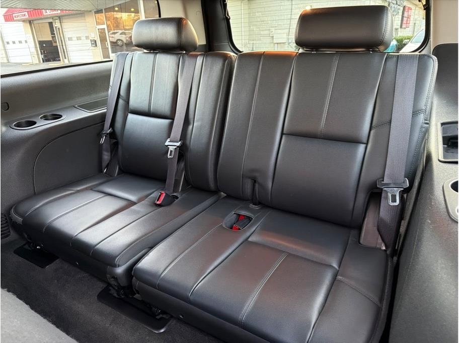 Chevrolet Suburban  2014