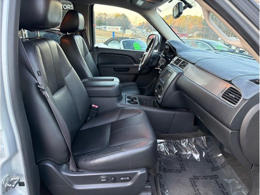 Chevrolet Suburban  2014