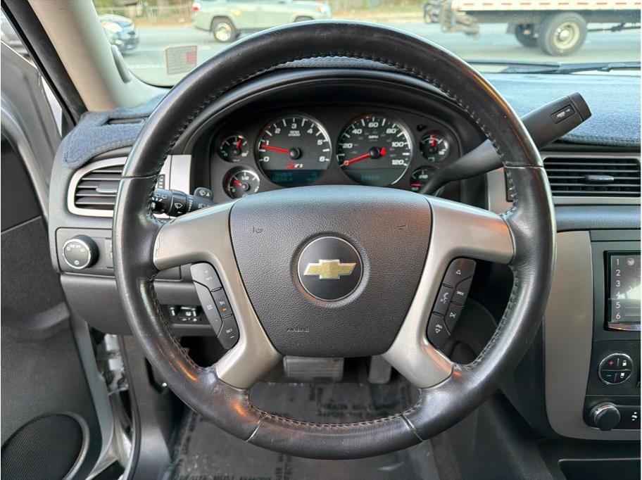 Chevrolet Suburban  2014