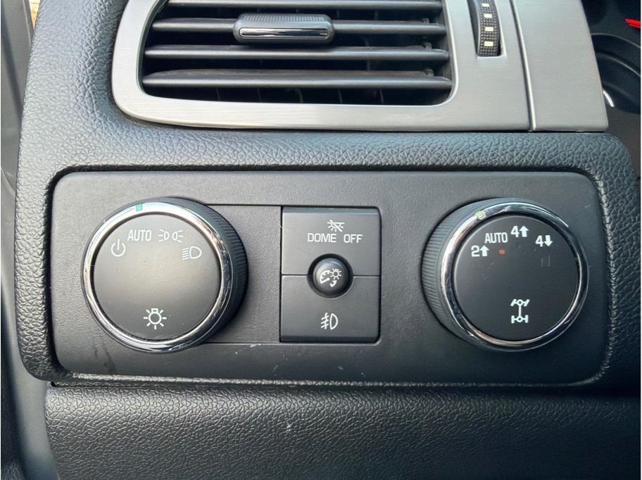 Chevrolet Suburban  2014