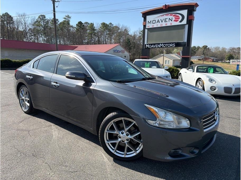 Nissan Maxima  2010