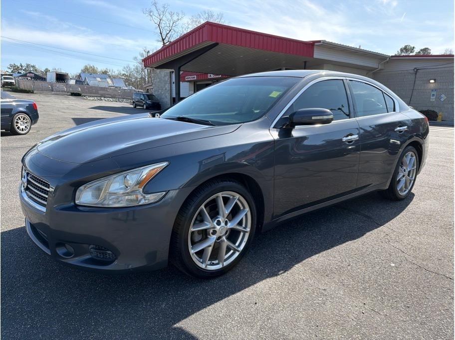 Nissan Maxima  2010