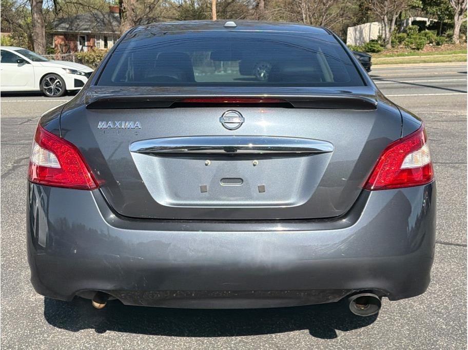 Nissan Maxima  2010