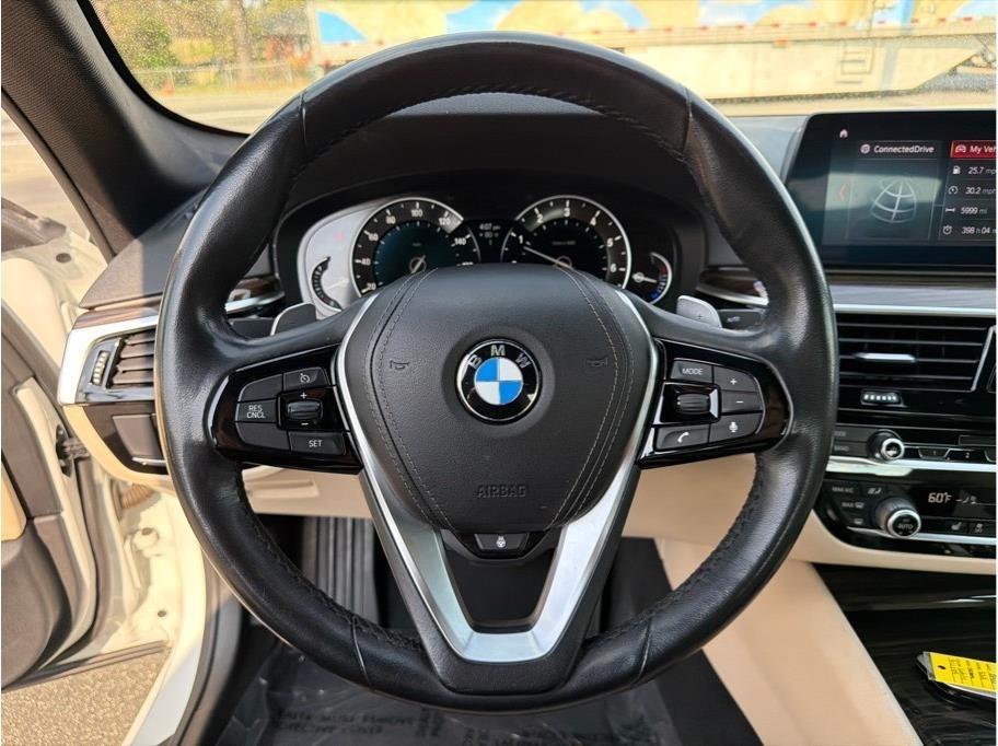 BMW 5-Series  2019