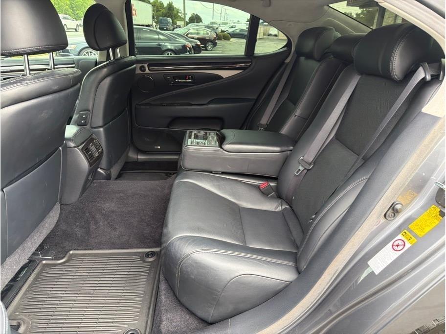 Lexus LS 460  2015
