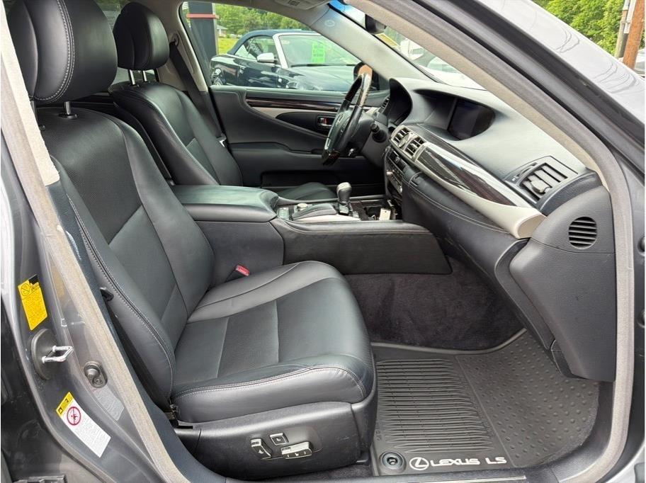 Lexus LS 460  2015
