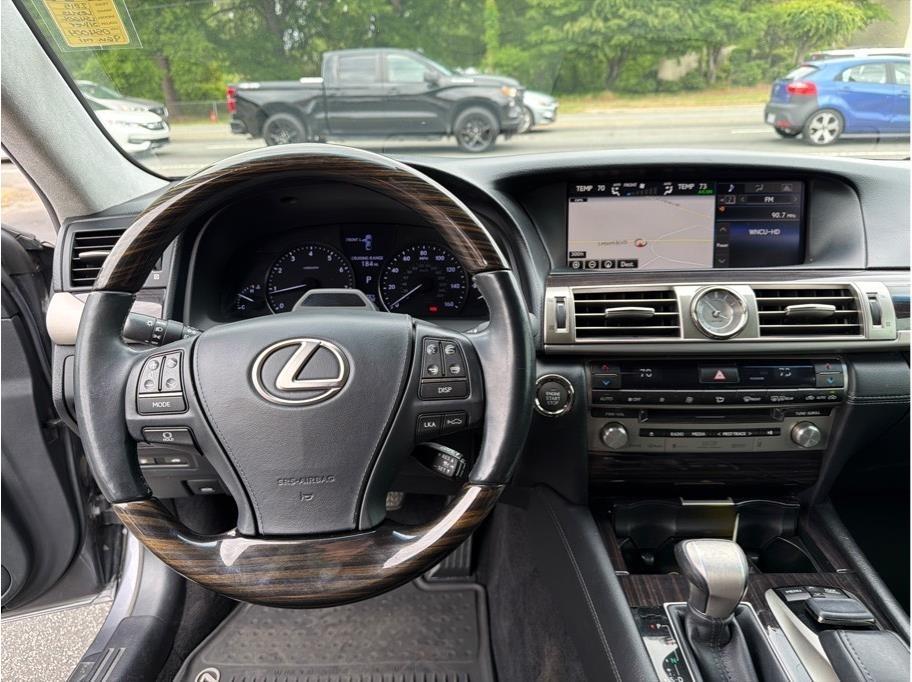 Lexus LS 460  2015