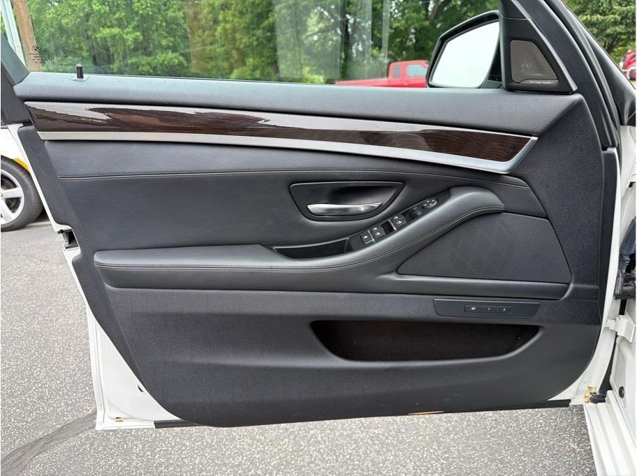 BMW 5-Series  2016