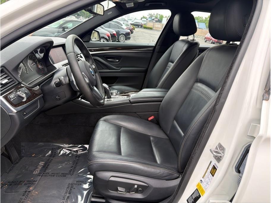 BMW 5-Series  2016