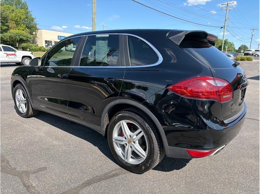 Porsche Cayenne  2011