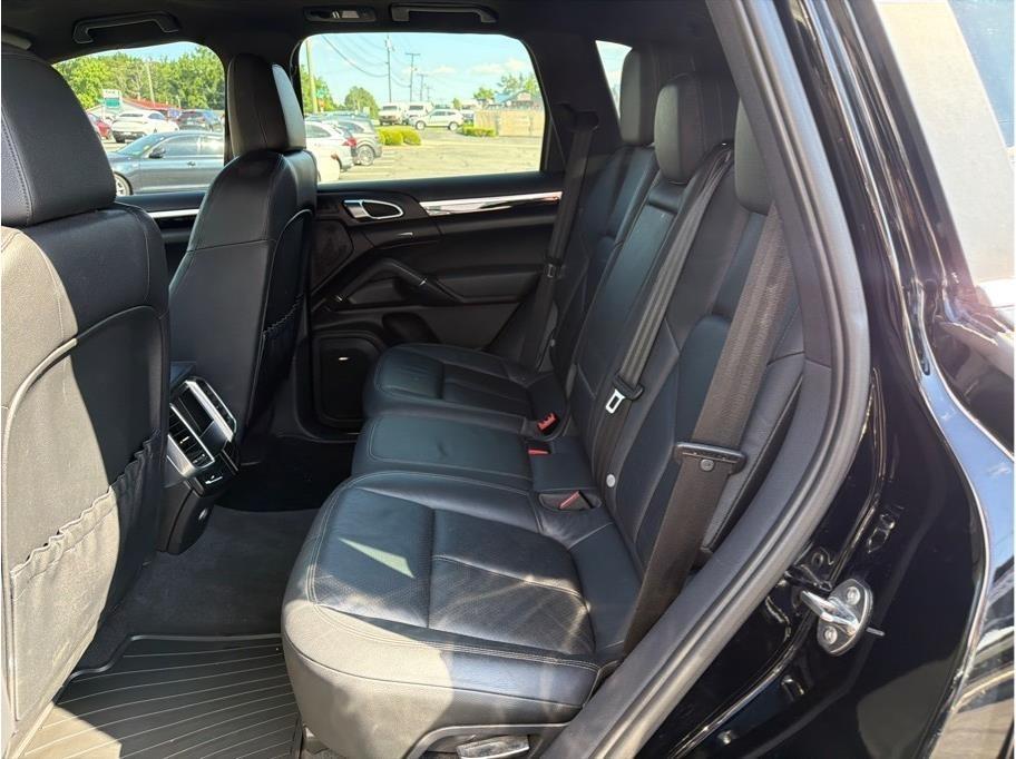 Porsche Cayenne  2011