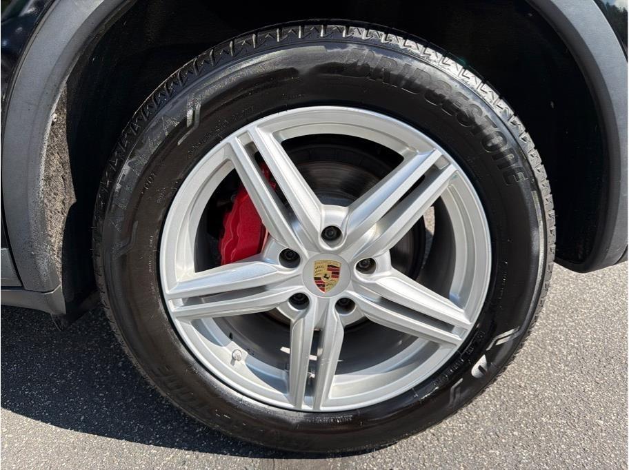 Porsche Cayenne  2011