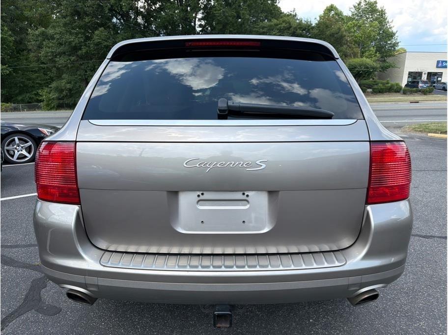 Porsche Cayenne  2005